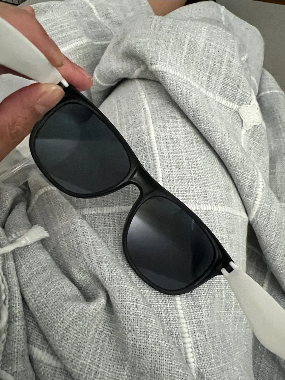 Black and White Plastic Sunglasses - A freebie giveaway from NYC